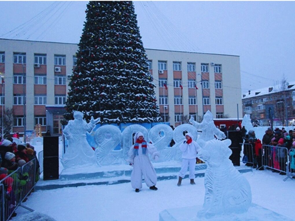 праздничное открытие ледового городка и самой большой новогодней елки Красноуральска