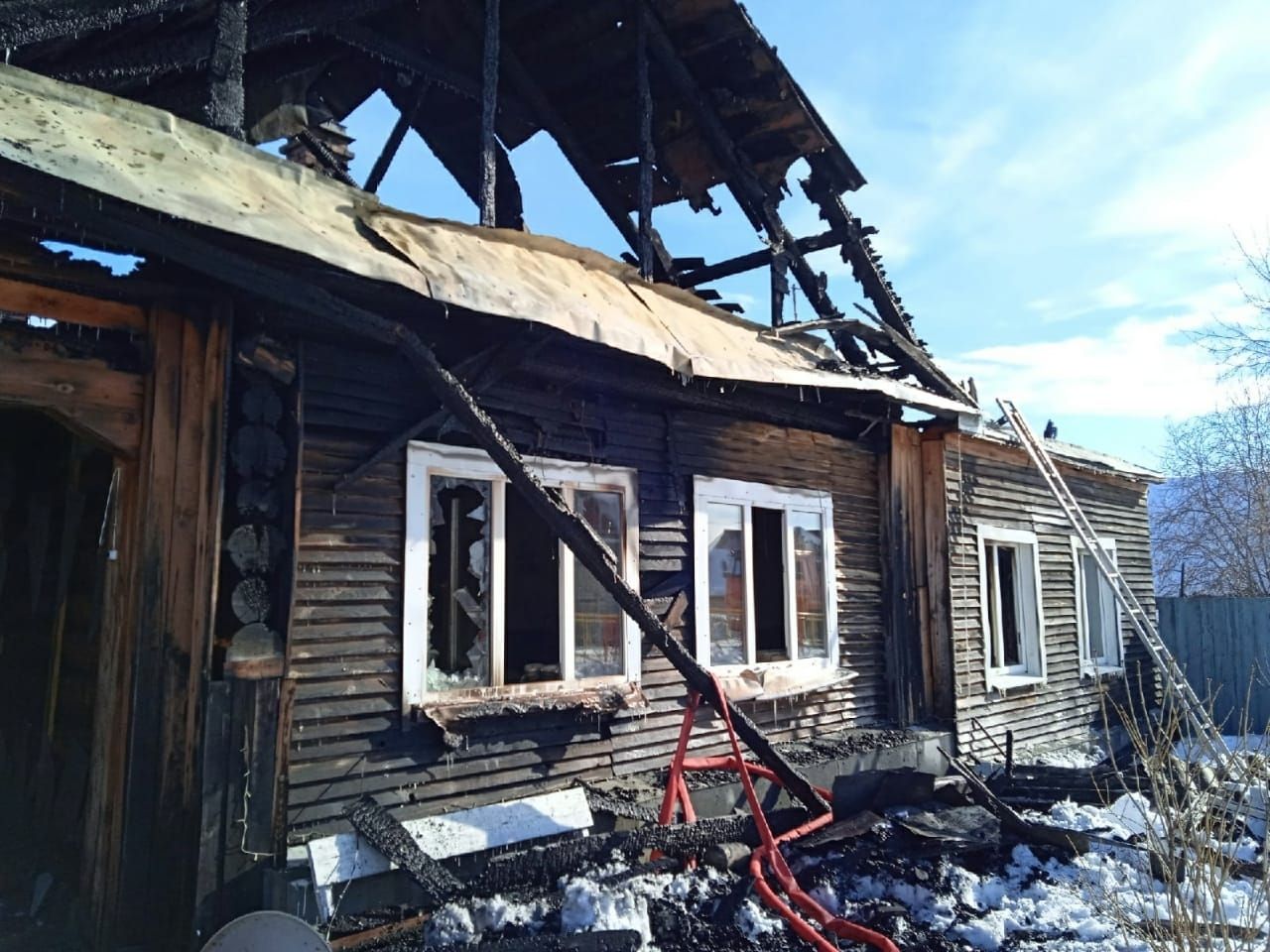 пожар в верхней туре дом